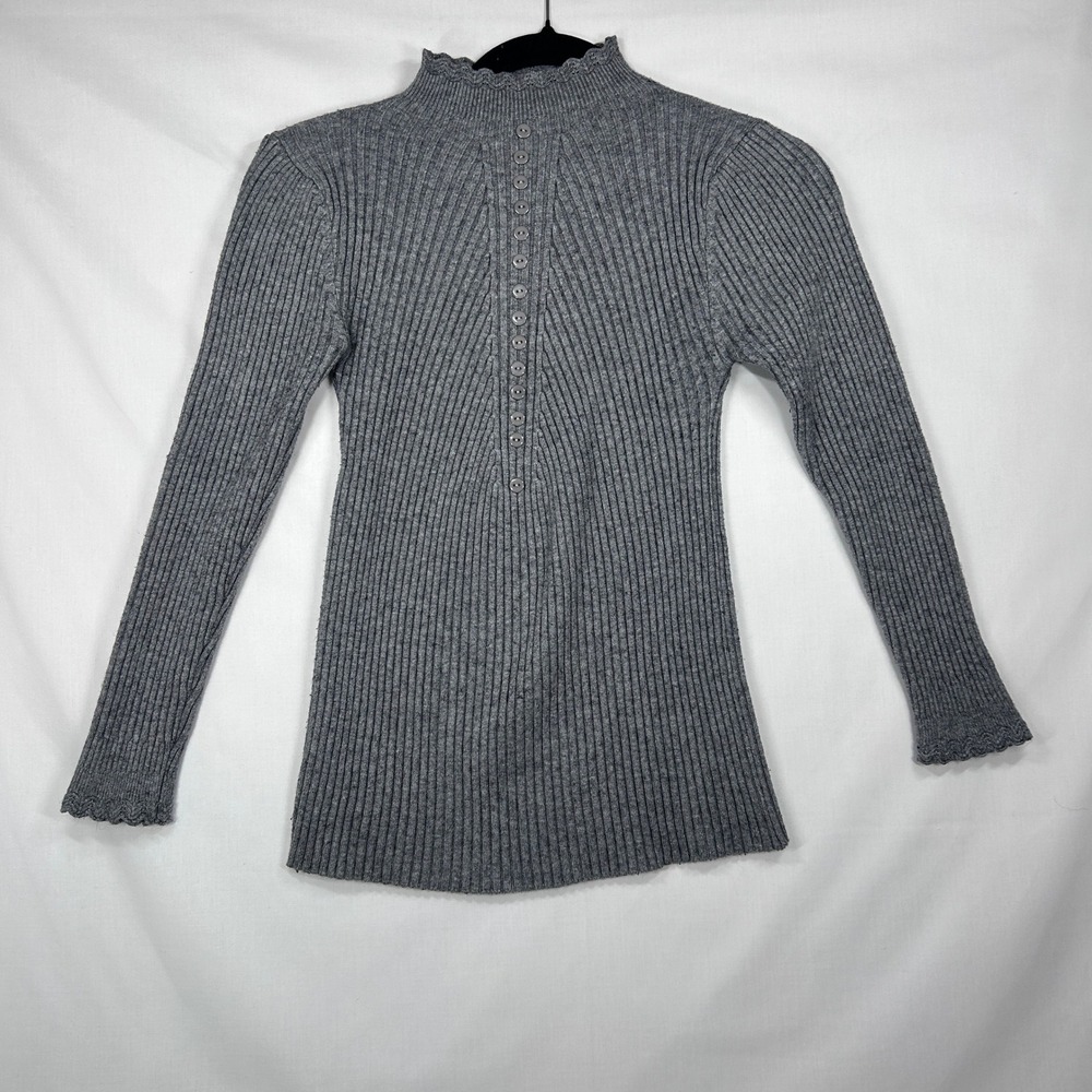 Vintage Grey Ribbed Mock Neck Sweater – Scalloped Trim & Button Details Size S/M